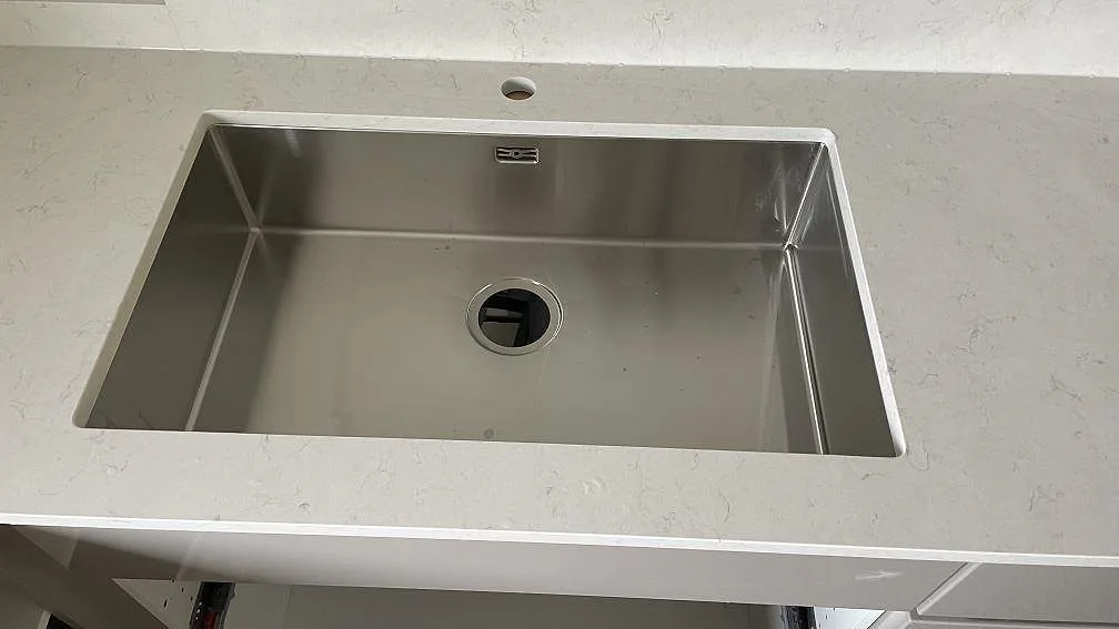 Køkkenbordplade i Silestone Snowy Ibiza, Bjärred – billede 3