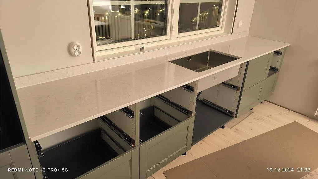 Køkkenbordplade i Silestone Snowy Ibiza, Bjursås – billede 2