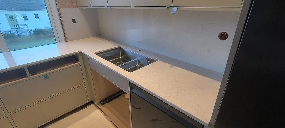 Køkkenbordplade i Silestone Snowy Ibiza, Bjursås – billede 3