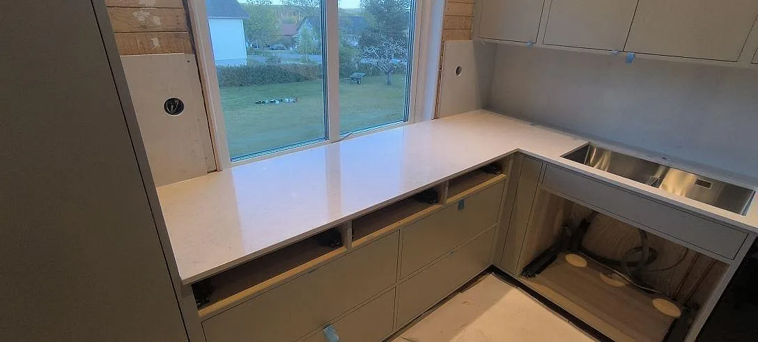 Køkkenbordplade i Silestone Snowy Ibiza, Bjursås – billede 4