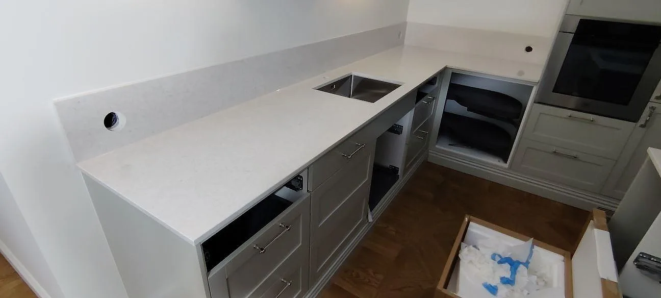 Køkkenbordplade i Silestone Snowy Ibiza, Bromma – billede 2