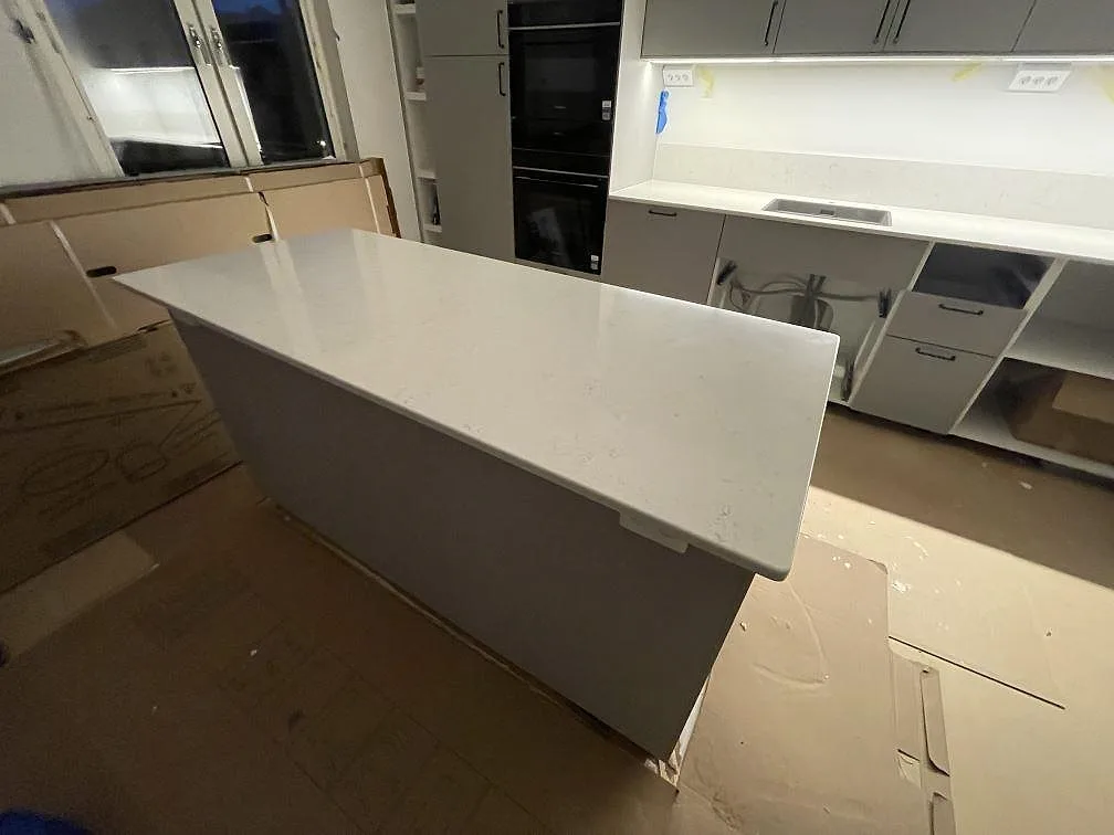 Køkkenbordplade i Silestone Snowy Ibiza, Bromma – billede 2