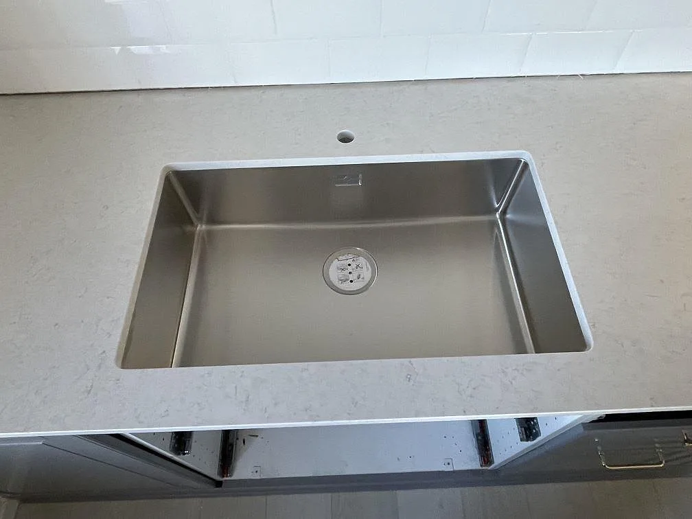 Køkkenbordplade i Silestone Snowy Ibiza, Bromma – billede 2