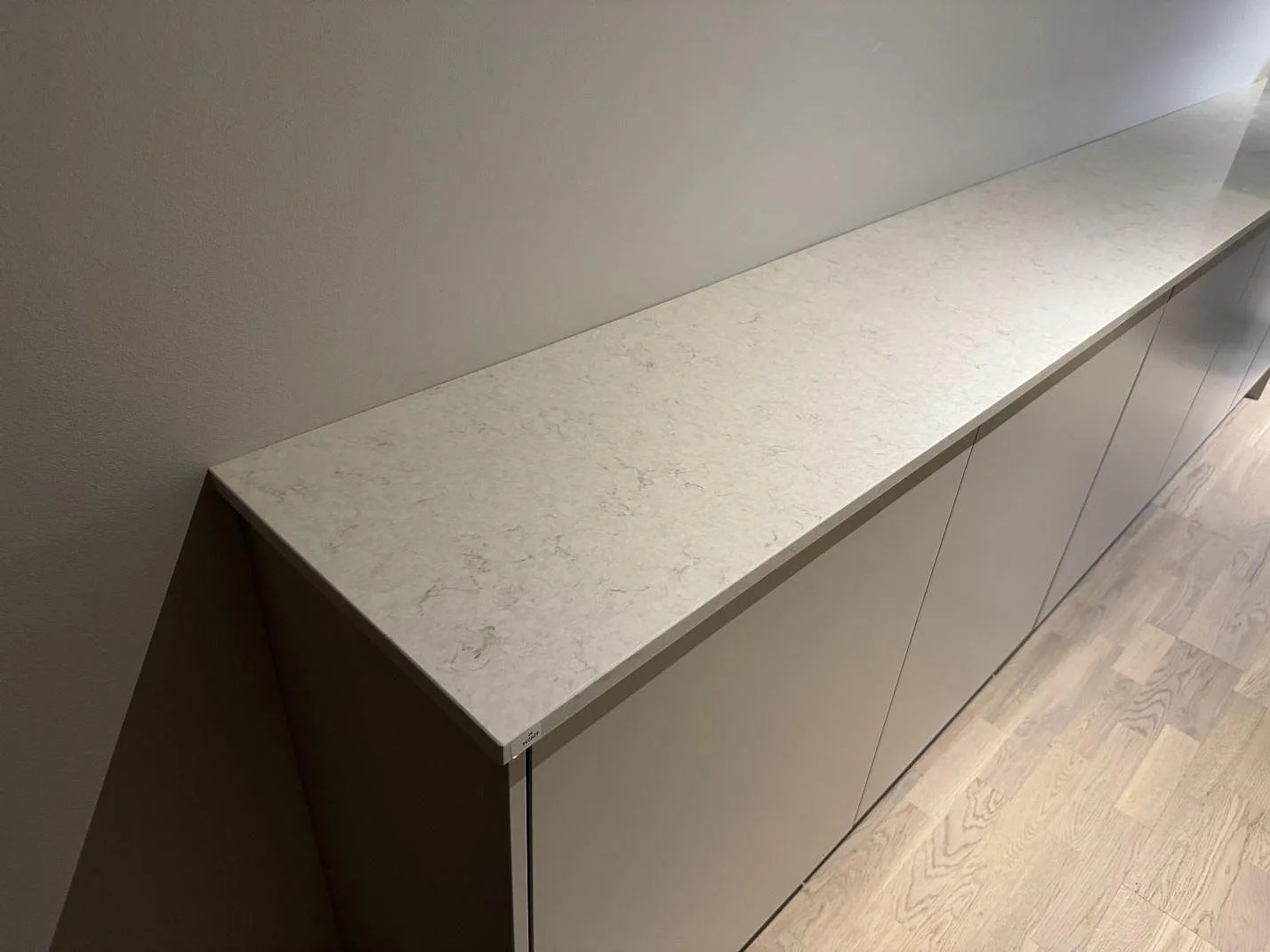 Bordplade i Silestone Snowy Ibiza, Bunkeflostrand