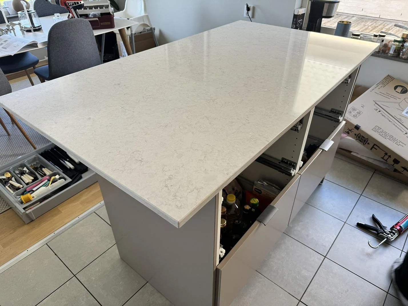 Køkkenbordplade i Silestone Snowy Ibiza, Bunkeflostrand