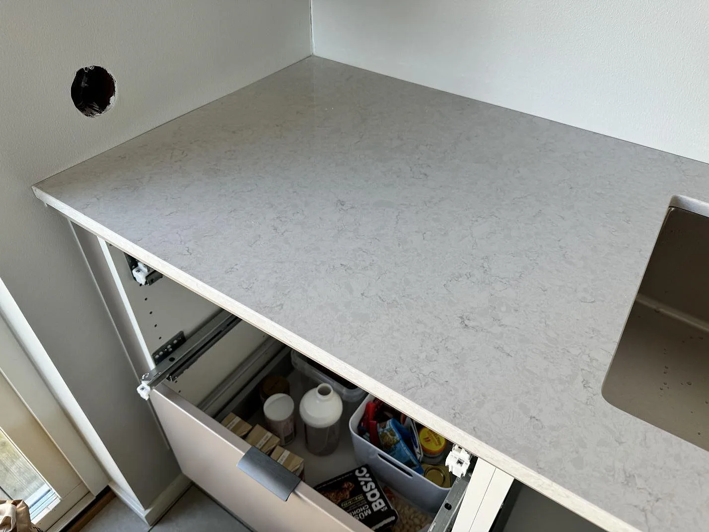 Køkkenbordplade i Silestone Snowy Ibiza, Bunkeflostrand – billede 8