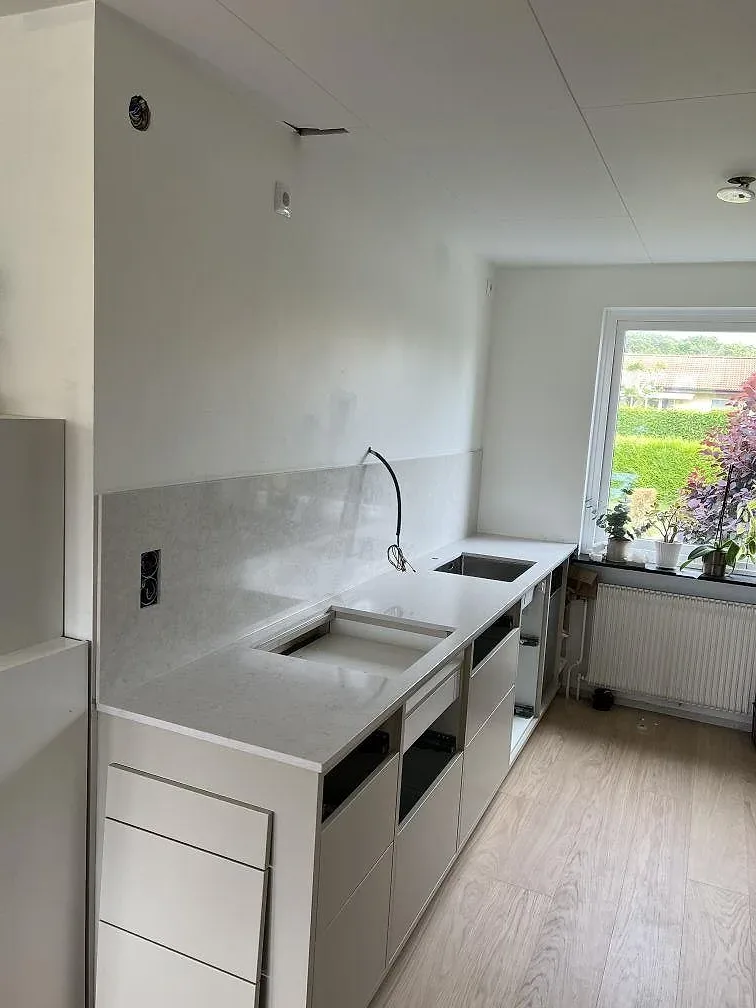 Køkkenbordplade i Silestone Snowy Ibiza, Dalby – billede 8