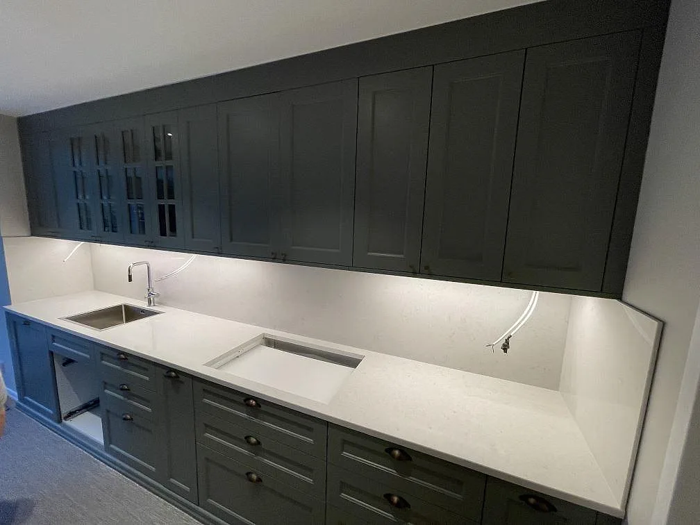 Køkkenbordplade i Silestone Snowy Ibiza, Danderyd – billede 2