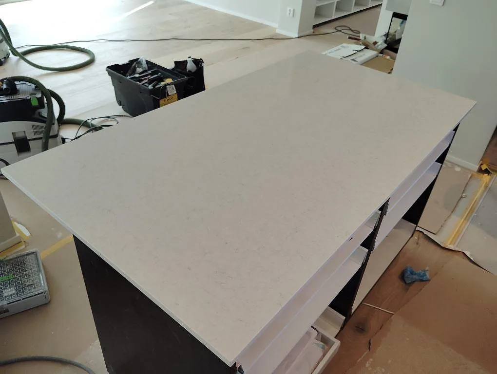Køkkenbordplade i Silestone Snowy Ibiza, Djursholm – billede 2
