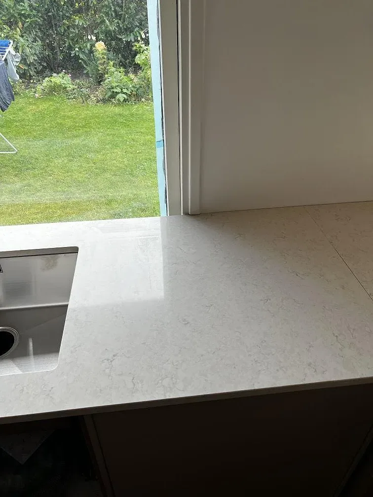 Køkkenbordplade i Silestone Snowy Ibiza, Dyssegård – billede 4