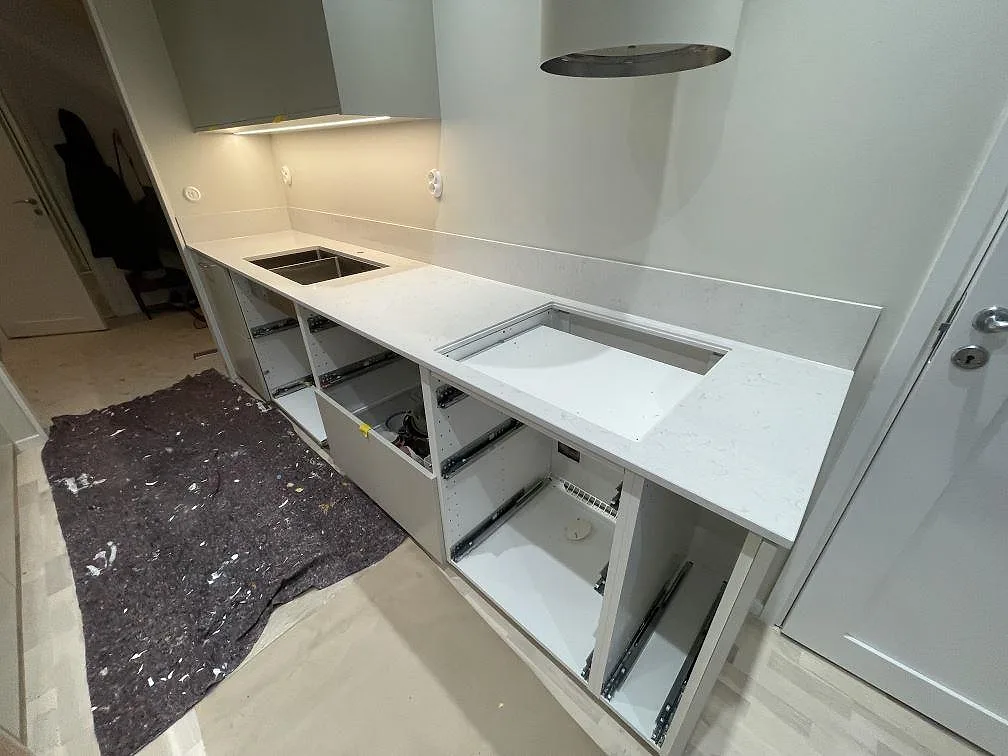 Køkkenbordplade i Silestone Snowy Ibiza, Ekerö – billede 5