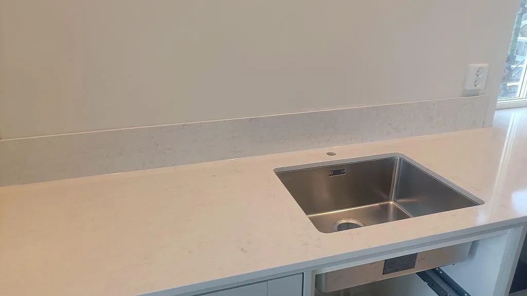 Køkkenbordplade i Silestone Snowy Ibiza, Ellös – billede 6