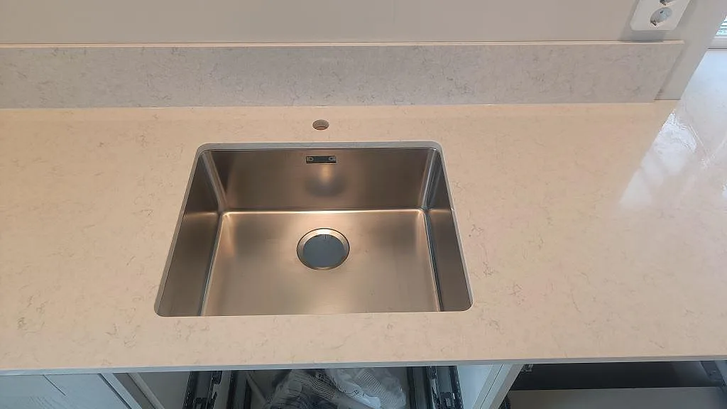 Køkkenbordplade i Silestone Snowy Ibiza, Ellös – billede 7