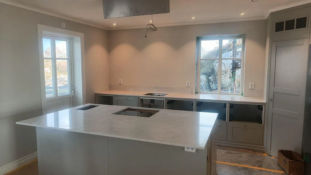 Køkkenbordplade i Silestone Snowy Ibiza, Ellös