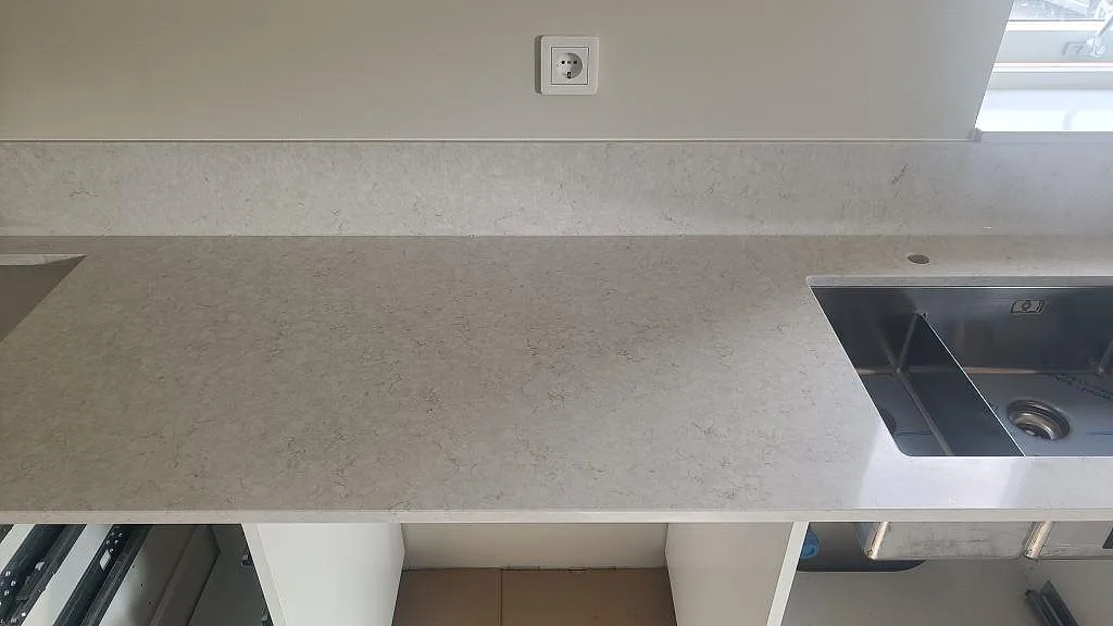 Køkkenbordplade i Silestone Snowy Ibiza, Falkenberg – billede 3