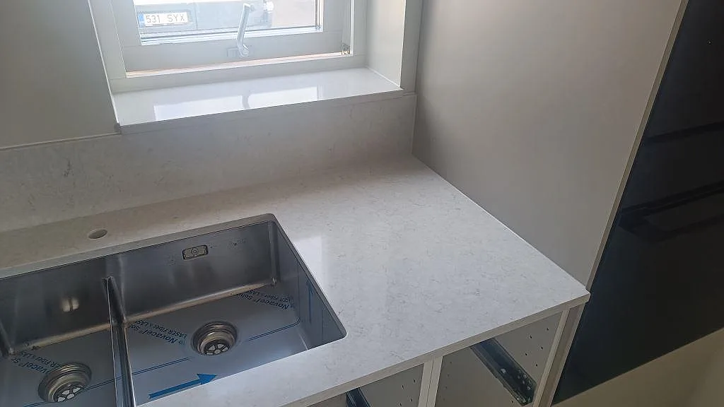 Køkkenbordplade i Silestone Snowy Ibiza, Falkenberg – billede 2