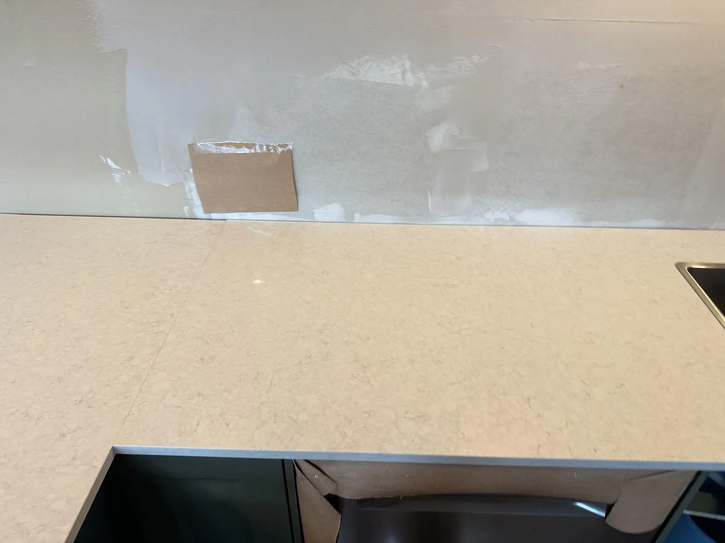 Køkkenbordplade i Silestone Snowy Ibiza, Falkenberg – billede 7
