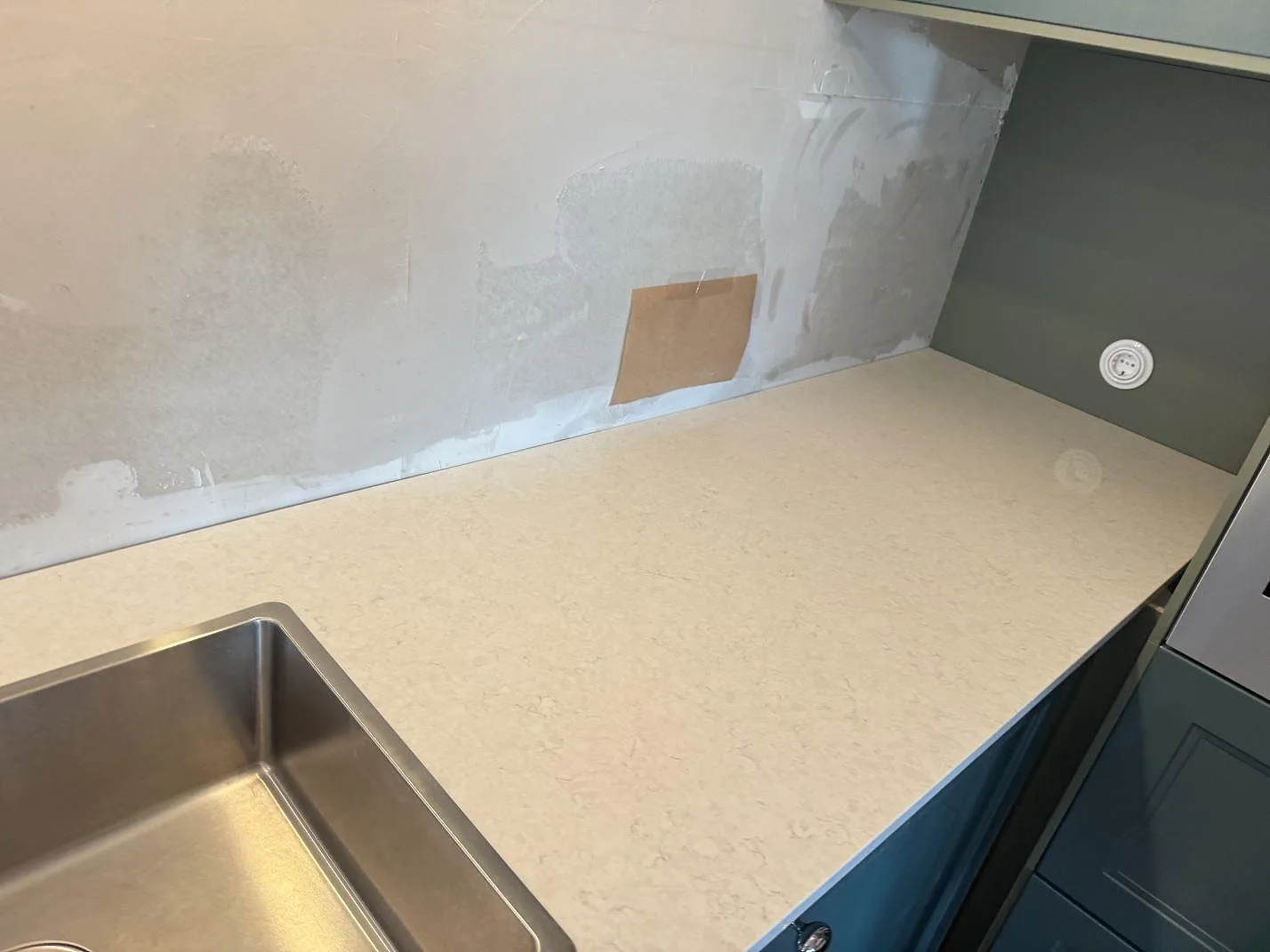 Køkkenbordplade i Silestone Snowy Ibiza, Falkenberg – billede 6