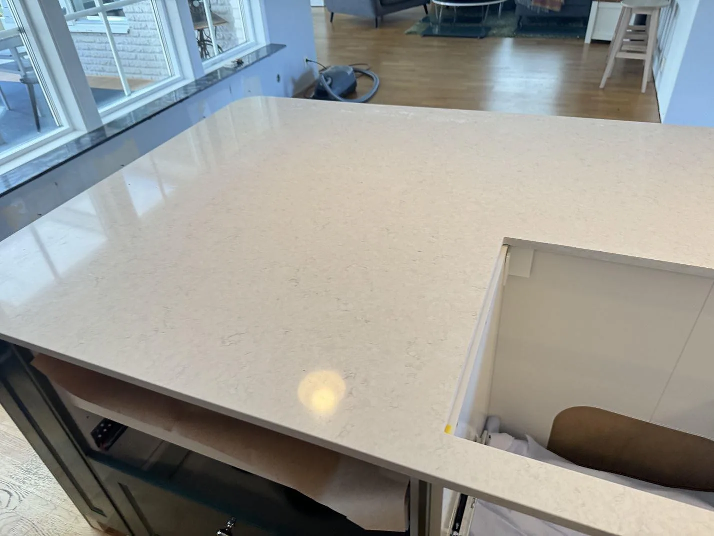 Køkkenbordplade i Silestone Snowy Ibiza, Falkenberg – billede 4