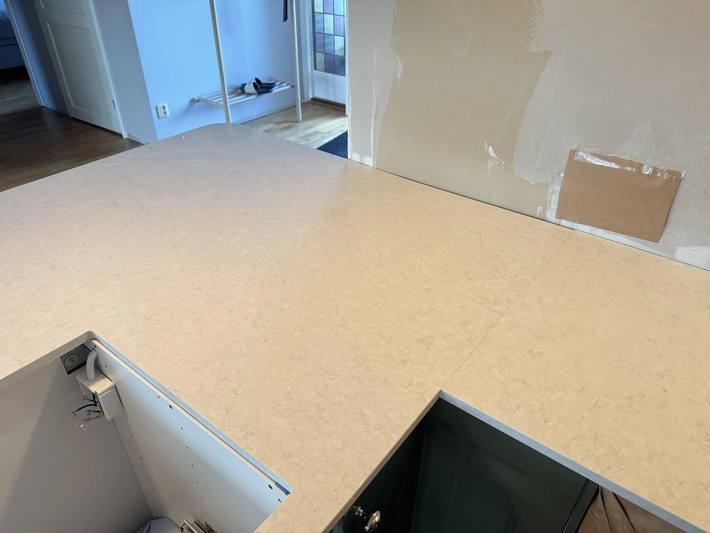 Køkkenbordplade i Silestone Snowy Ibiza, Falkenberg – billede 2