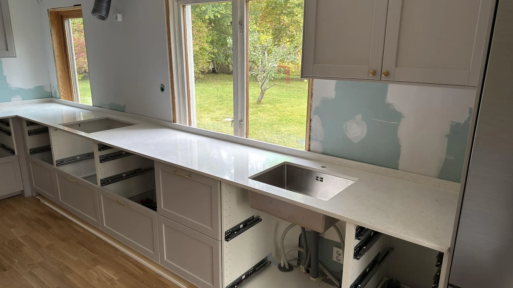 Køkkenbordplade i Silestone Snowy Ibiza, Farsta – billede 2