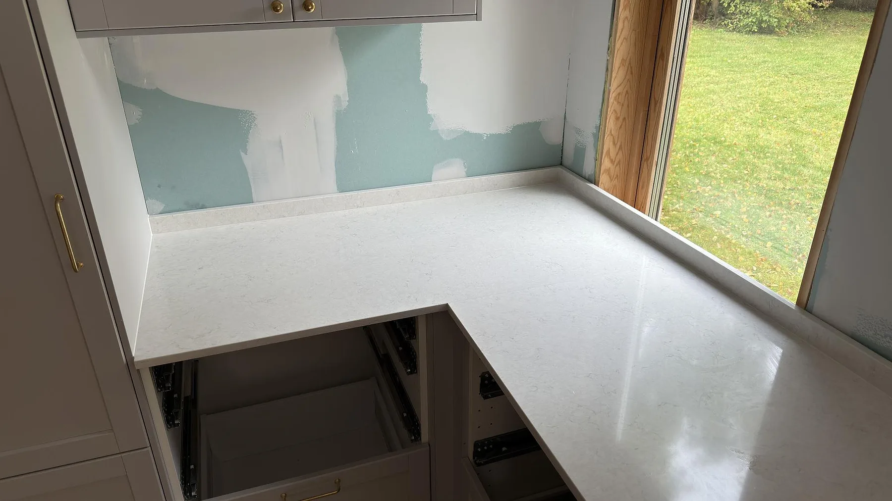 Køkkenbordplade i Silestone Snowy Ibiza, Farsta – billede 3