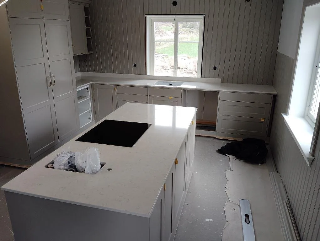 Køkkenbordplade i Silestone Snowy Ibiza, Finspång