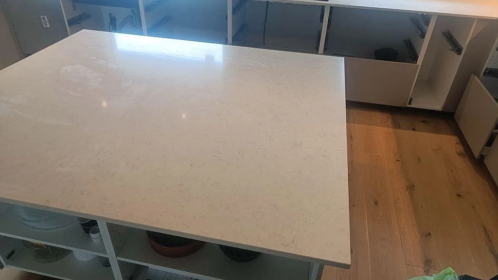 Køkkenbordplade i Silestone Snowy Ibiza, Fjärås – billede 5