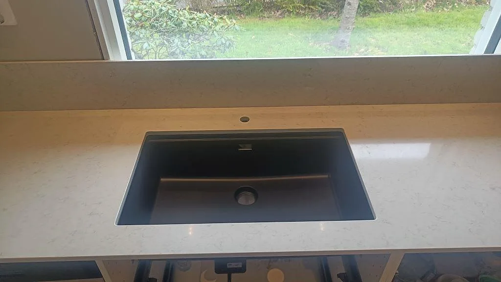 Køkkenbordplade i Silestone Snowy Ibiza, Fjärås – billede 2