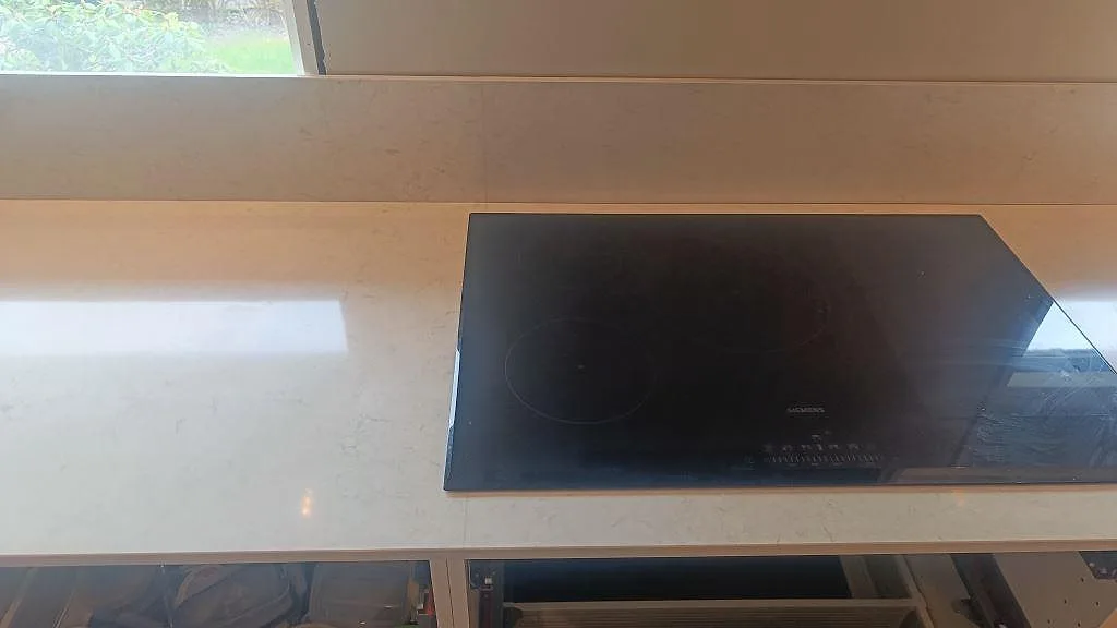 Køkkenbordplade i Silestone Snowy Ibiza, Fjärås – billede 3