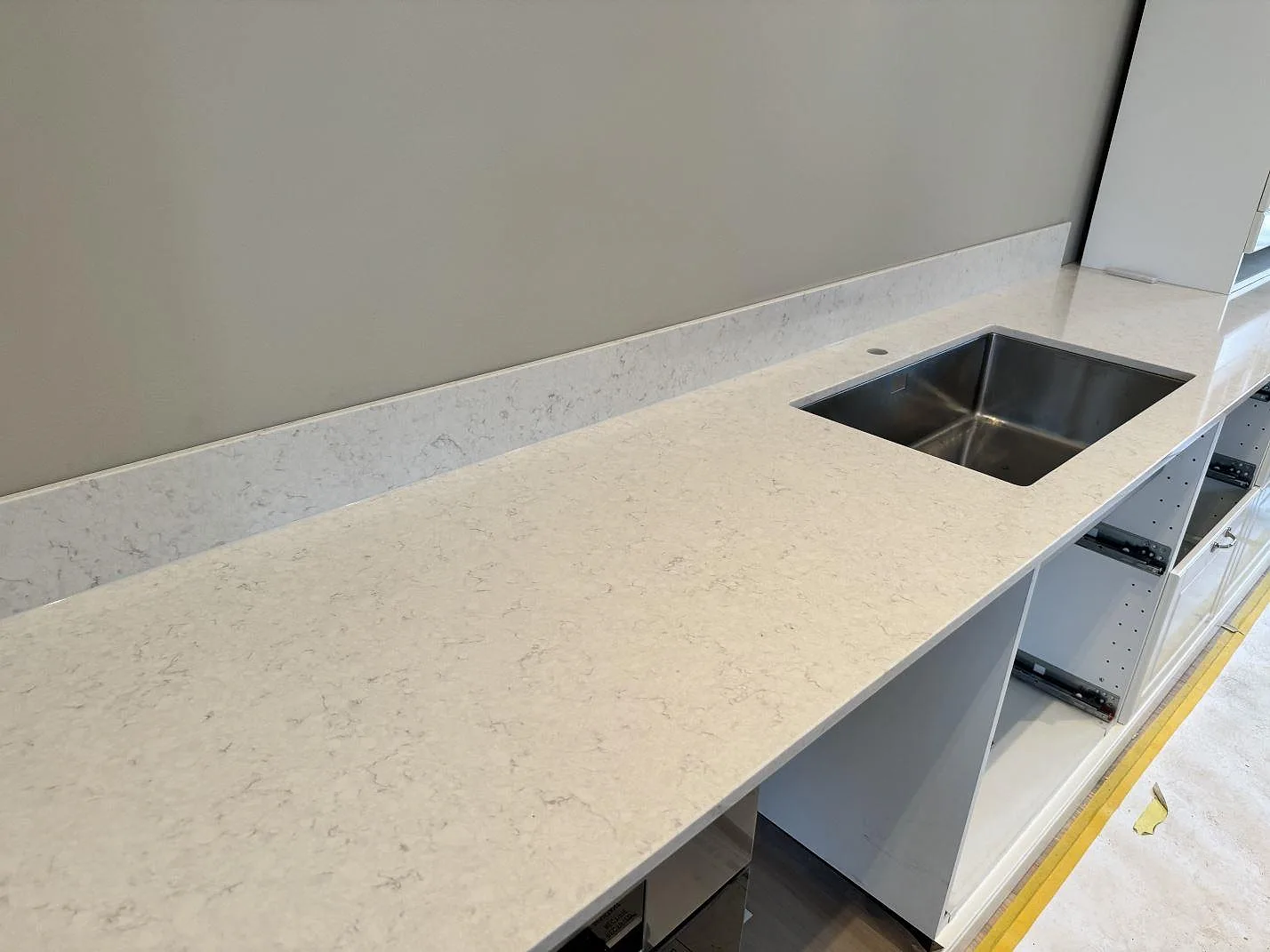 Køkkenbordplade i Silestone Snowy Ibiza, Frillesås – billede 4