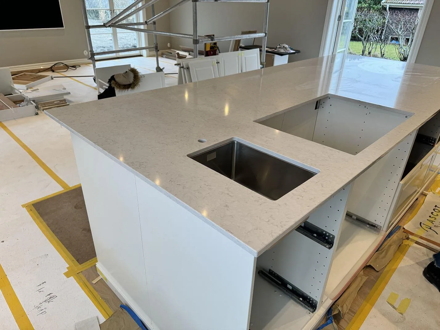 Køkkenbordplade i Silestone Snowy Ibiza, Frillesås