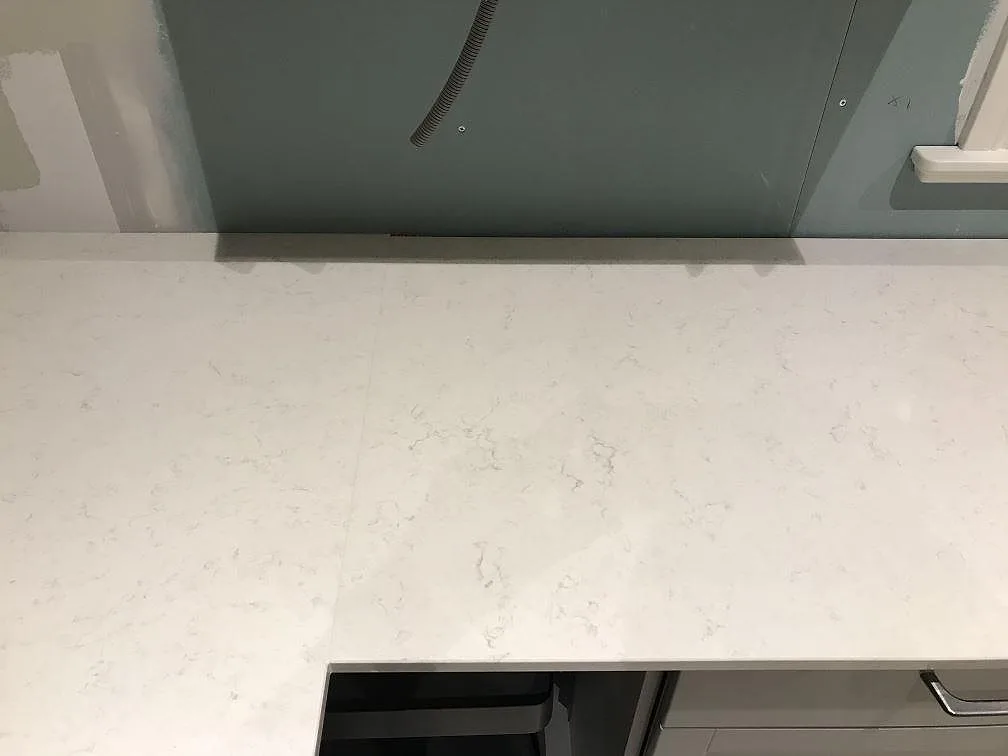 Køkkenbordplade i Silestone Snowy Ibiza, Furuby – billede 8