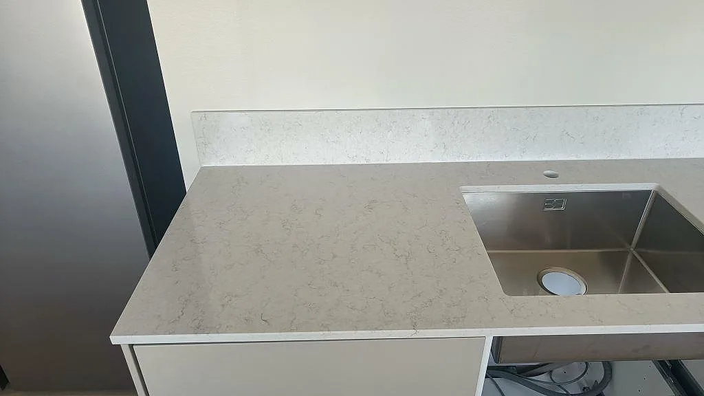 Køkkenbordplade i Silestone Snowy Ibiza, Gislaved – billede 2