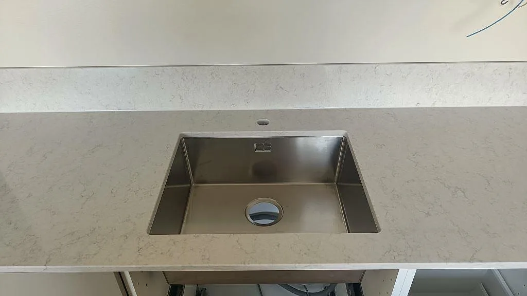 Køkkenbordplade i Silestone Snowy Ibiza, Gislaved – billede 3
