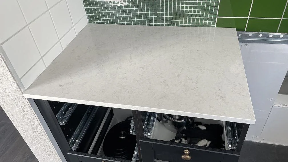 Køkkenbordplade i Silestone Snowy Ibiza, Glumslöv – billede 4