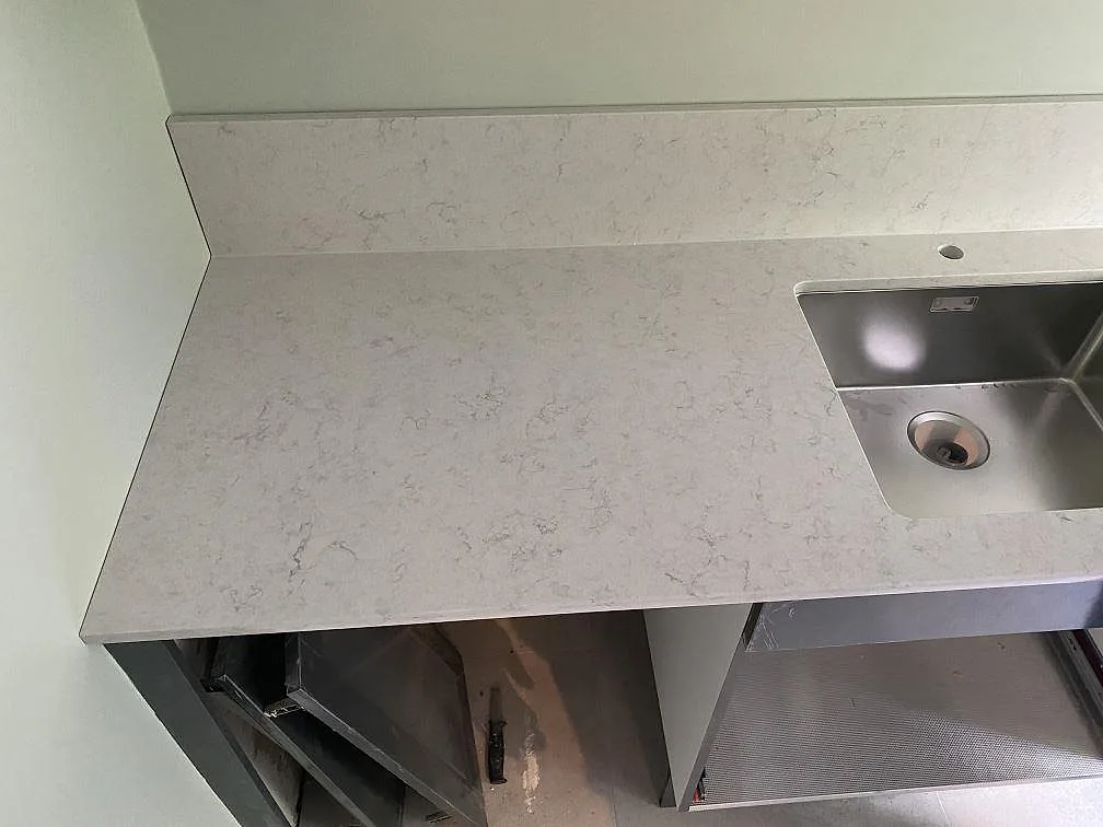 Køkkenbordplade i Silestone Snowy Ibiza, Göteborg – billede 3