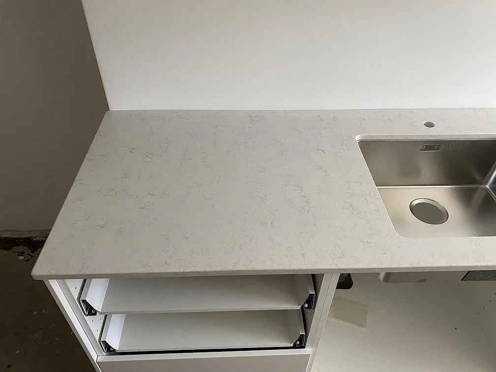 Køkkenbordplade i Silestone Snowy Ibiza, Göteborg – billede 3