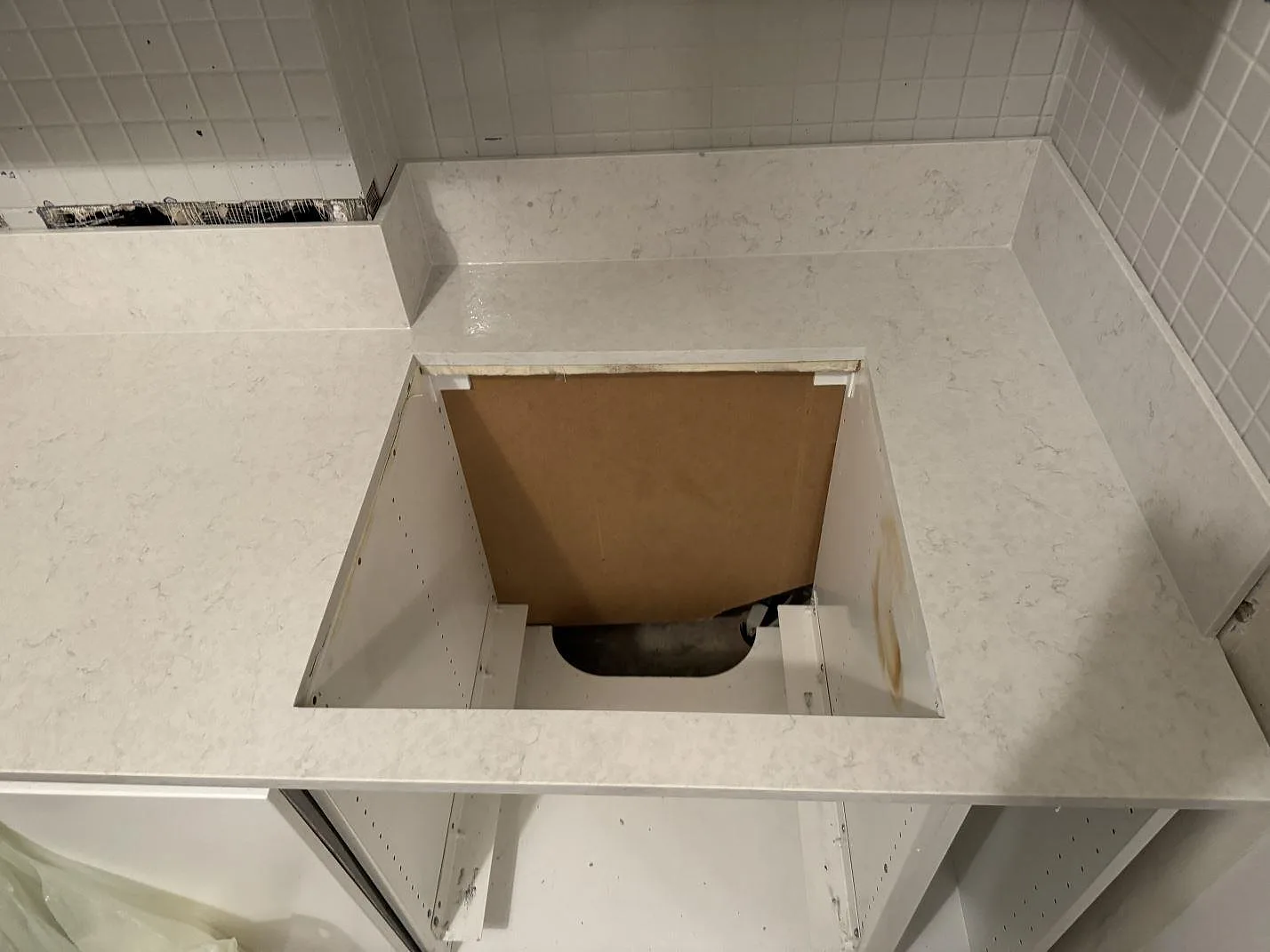 Køkkenbordplade i Silestone Snowy Ibiza, Göteborg – billede 5
