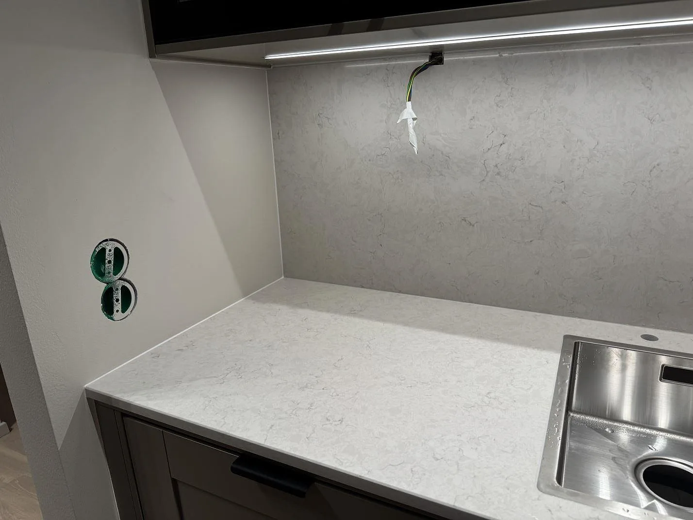 Køkkenbordplade i Silestone Snowy Ibiza, Göteborg – billede 3