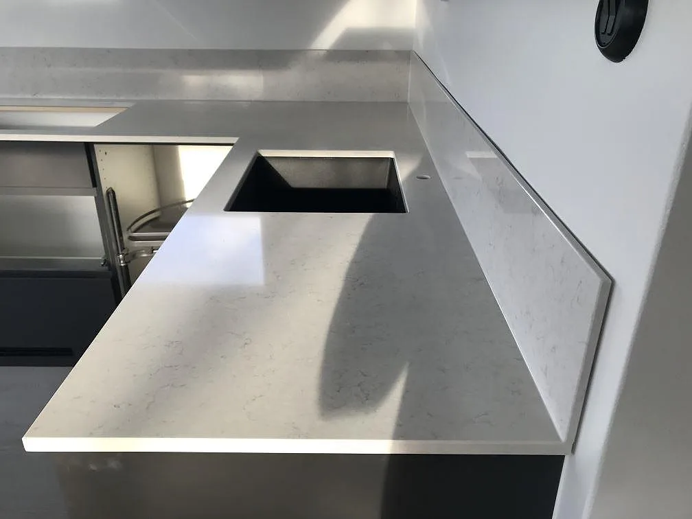 Køkkenbordplade i Silestone Snowy Ibiza, Häljarp – billede 4