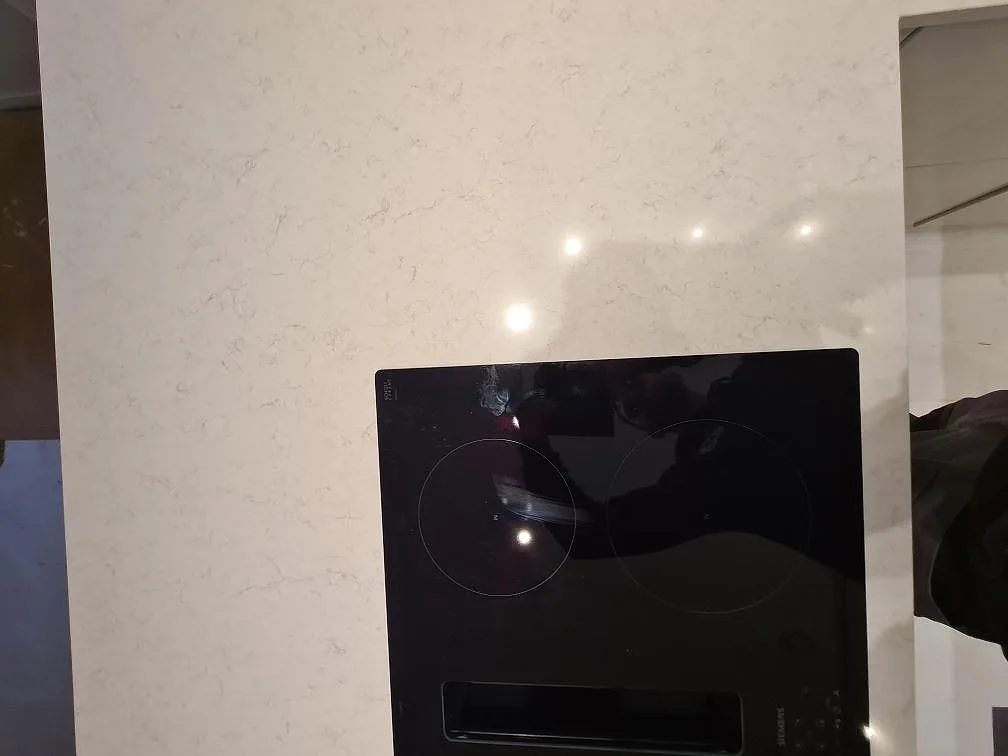 Køkkenbordplade i Silestone Snowy Ibiza, Hässelby – billede 3