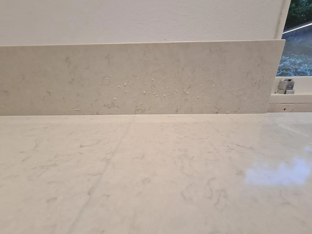 Køkkenbordplade i Silestone Snowy Ibiza, Hässelby – billede 7