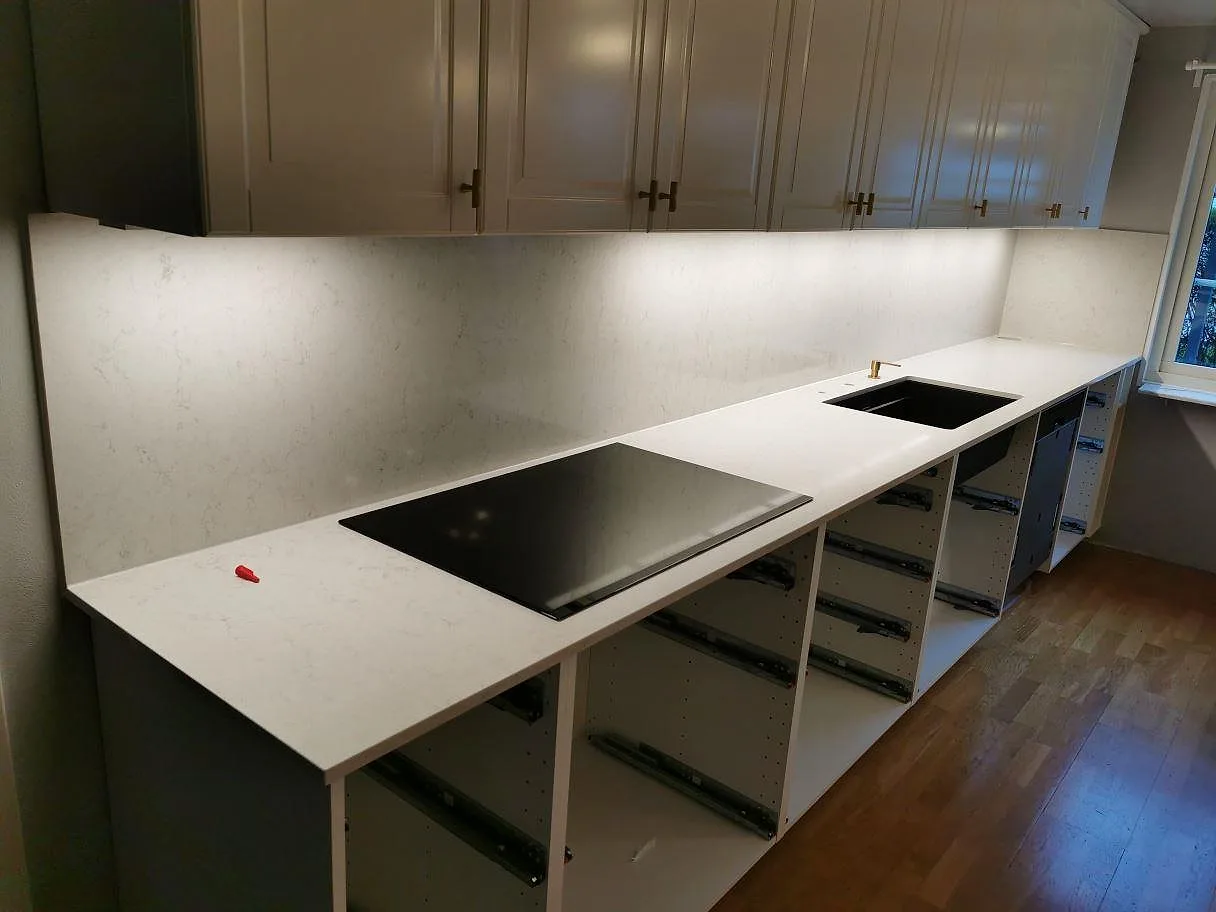 Køkkenbordplade i Silestone Snowy Ibiza, Halmstad