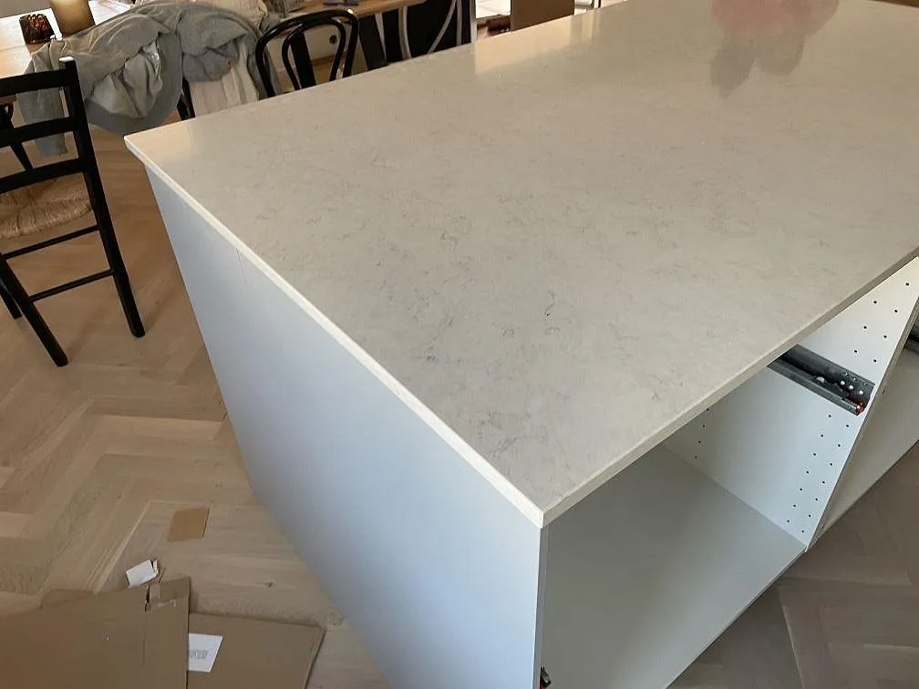 Køkkenbordplade i Silestone Snowy Ibiza, Halmstad