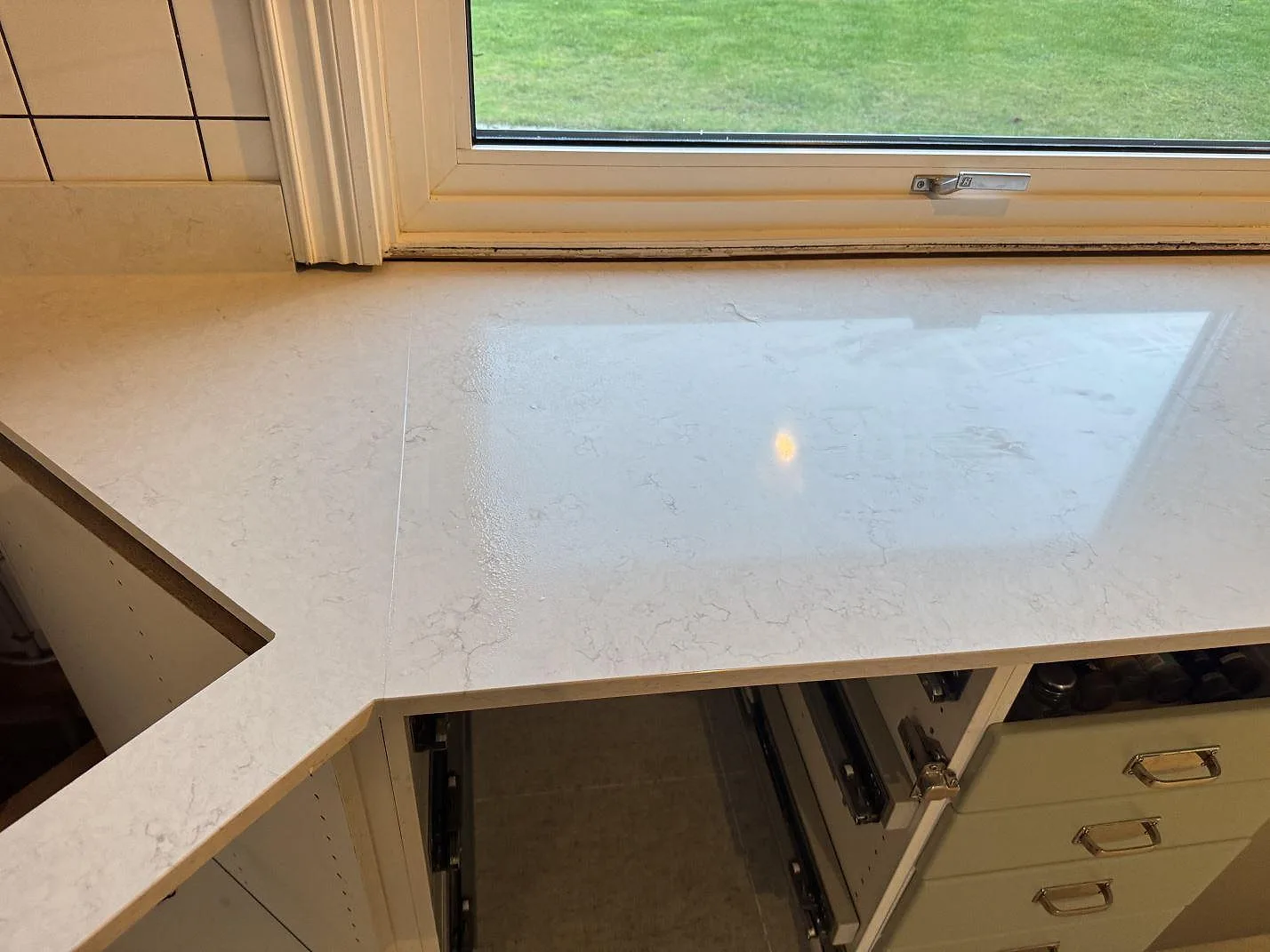 Køkkenbordplade i Silestone Snowy Ibiza, Halmstad – billede 6