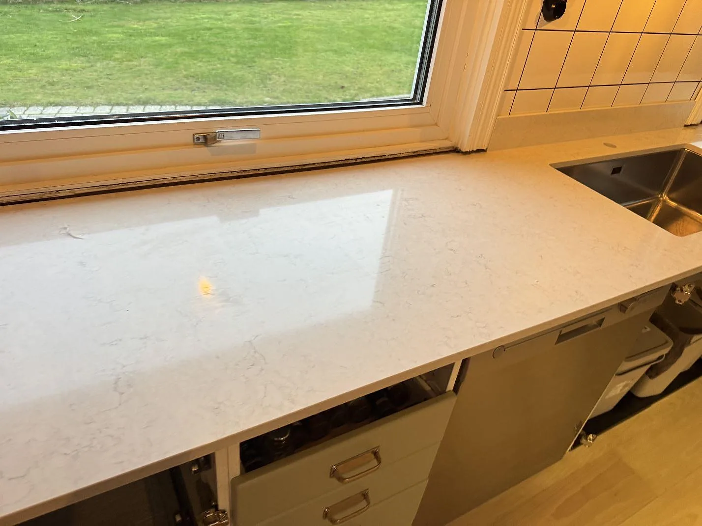 Køkkenbordplade i Silestone Snowy Ibiza, Halmstad – billede 2