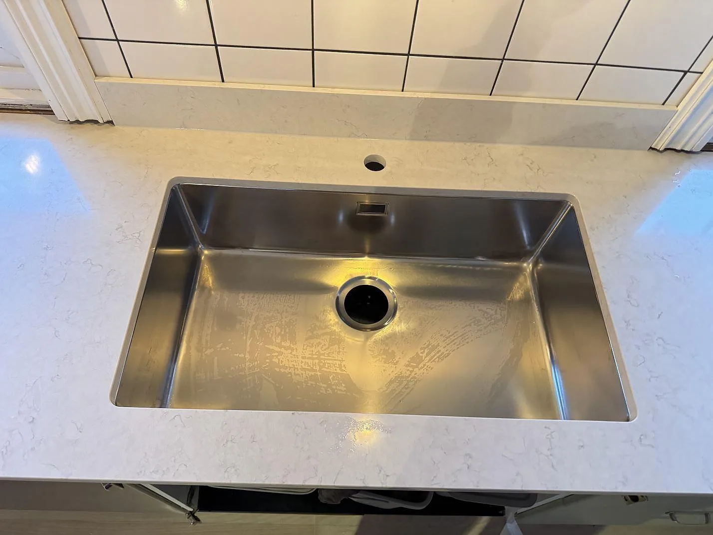 Køkkenbordplade i Silestone Snowy Ibiza, Halmstad – billede 4