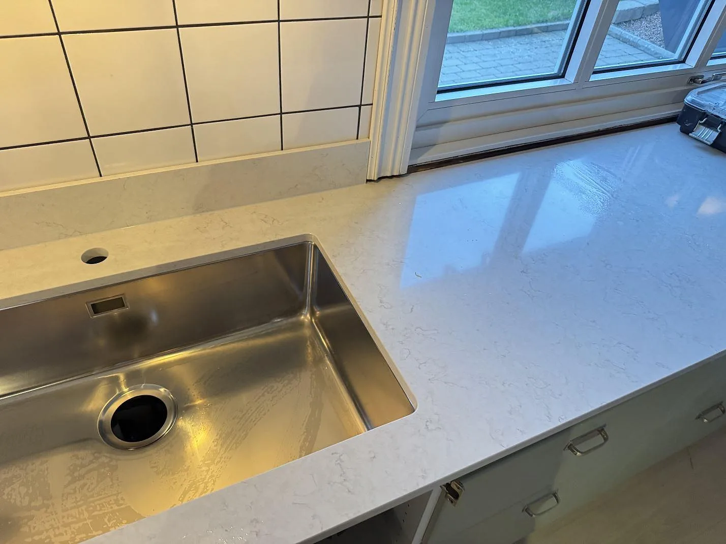 Køkkenbordplade i Silestone Snowy Ibiza, Halmstad – billede 5