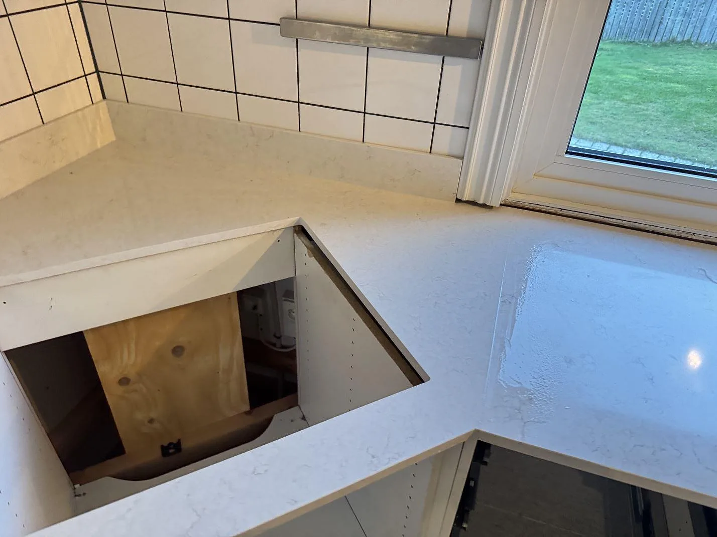 Køkkenbordplade i Silestone Snowy Ibiza, Halmstad – billede 7